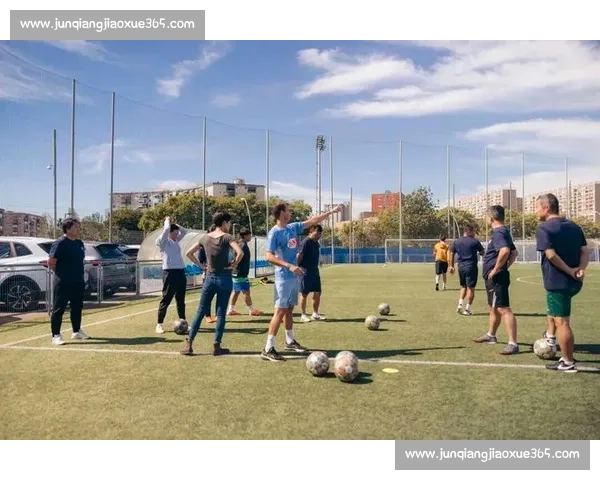 阳光少年探秘亚泰足球基地：张笑飞亲授职业训练课 沉浸式感受足球文化
